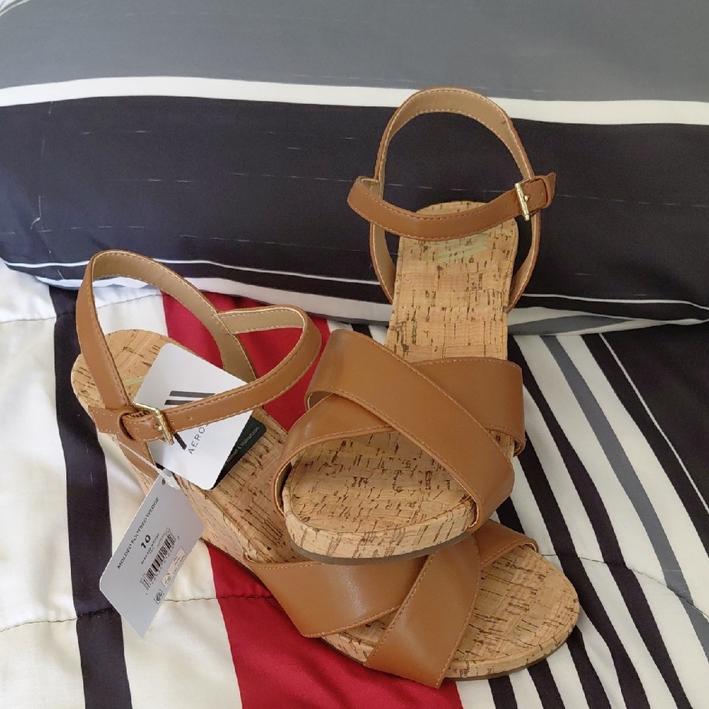 Elegant Tan Strappy Sandals